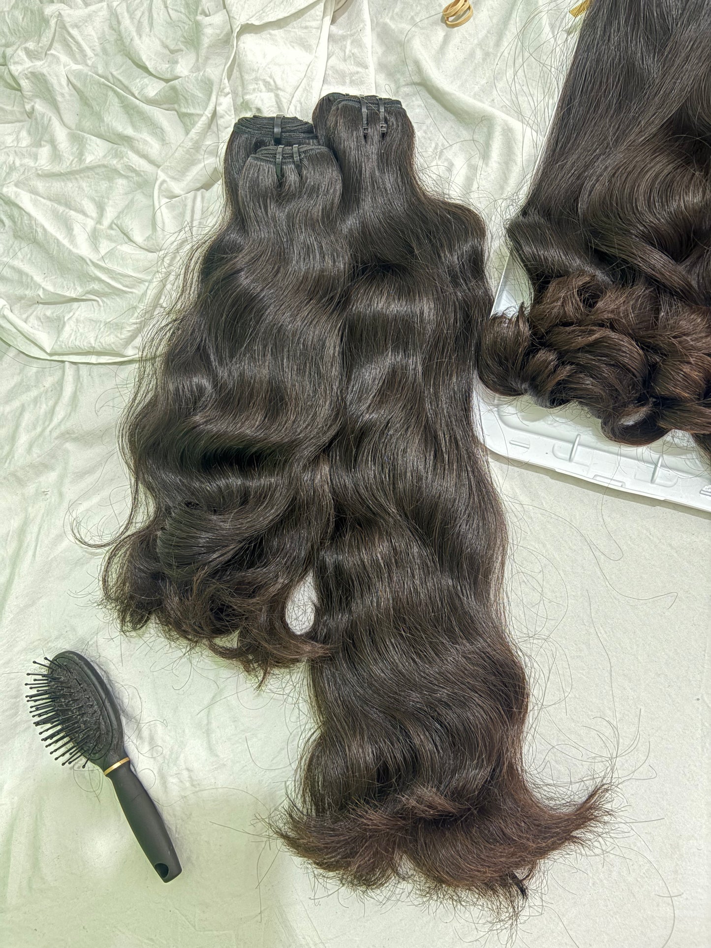 RAW VIETNAMESE NATURAL WAVY(LUXURY COLLECTION)