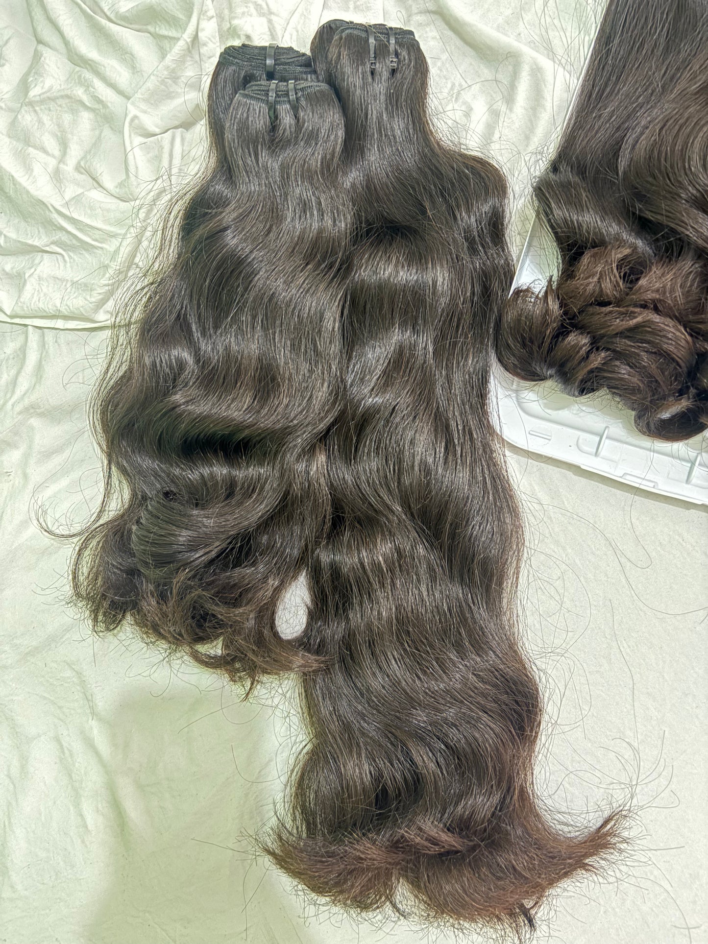 RAW VIETNAMESE NATURAL WAVY(LUXURY COLLECTION)